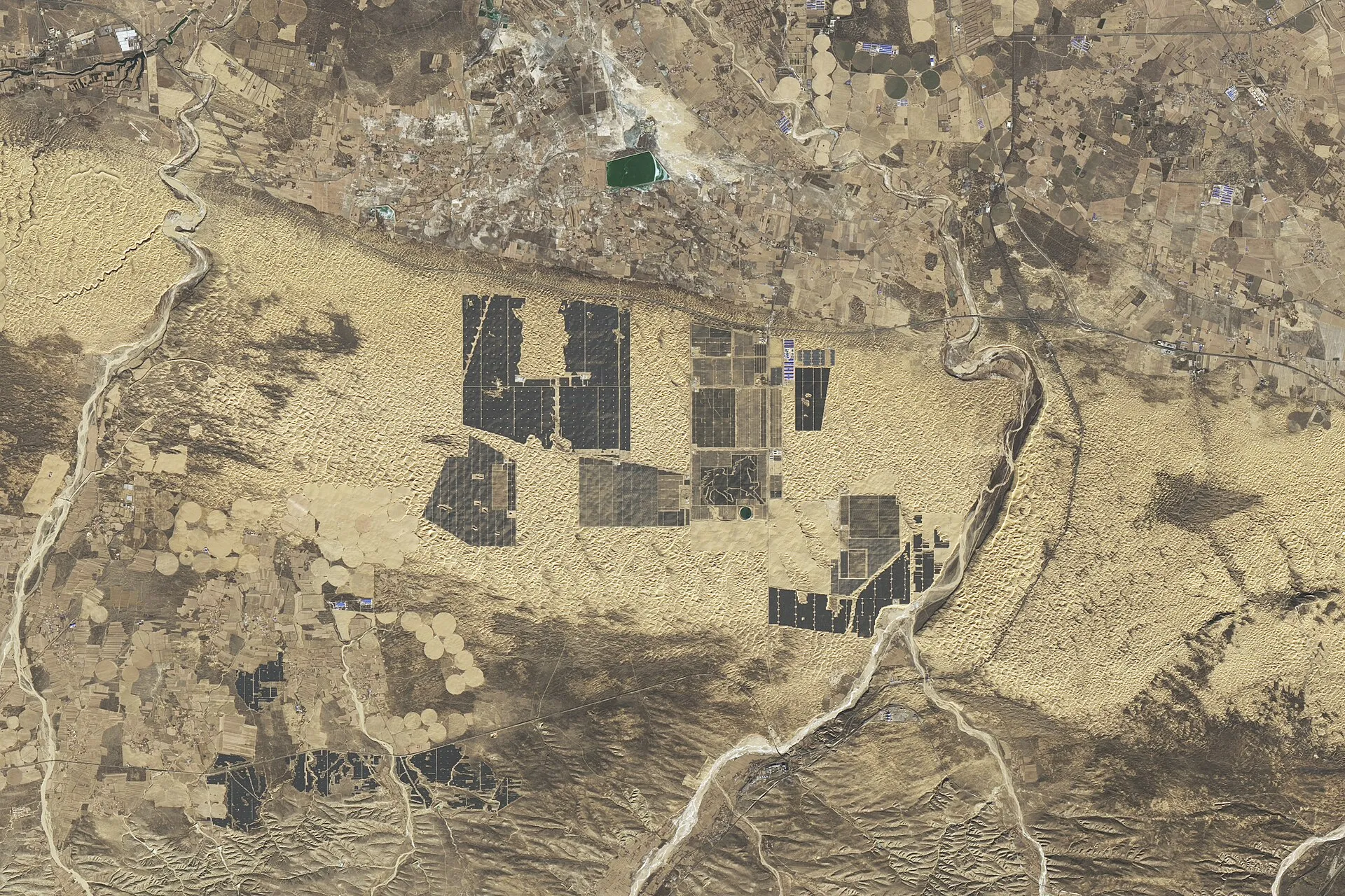 solar power plant panels in desert
